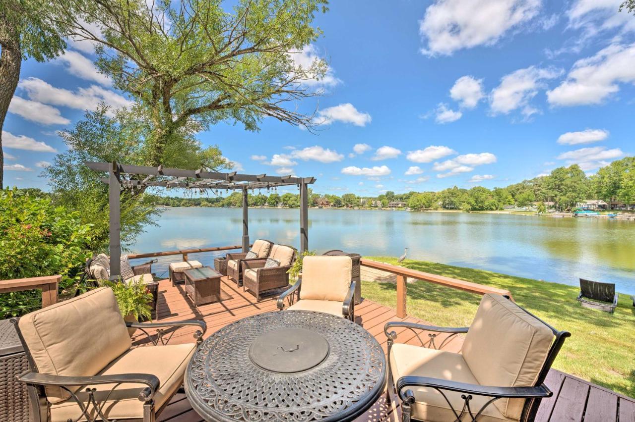 Lakefront Oasis With Boat Dock, Fire Pit, Grill Bristol ภายนอก รูปภาพ