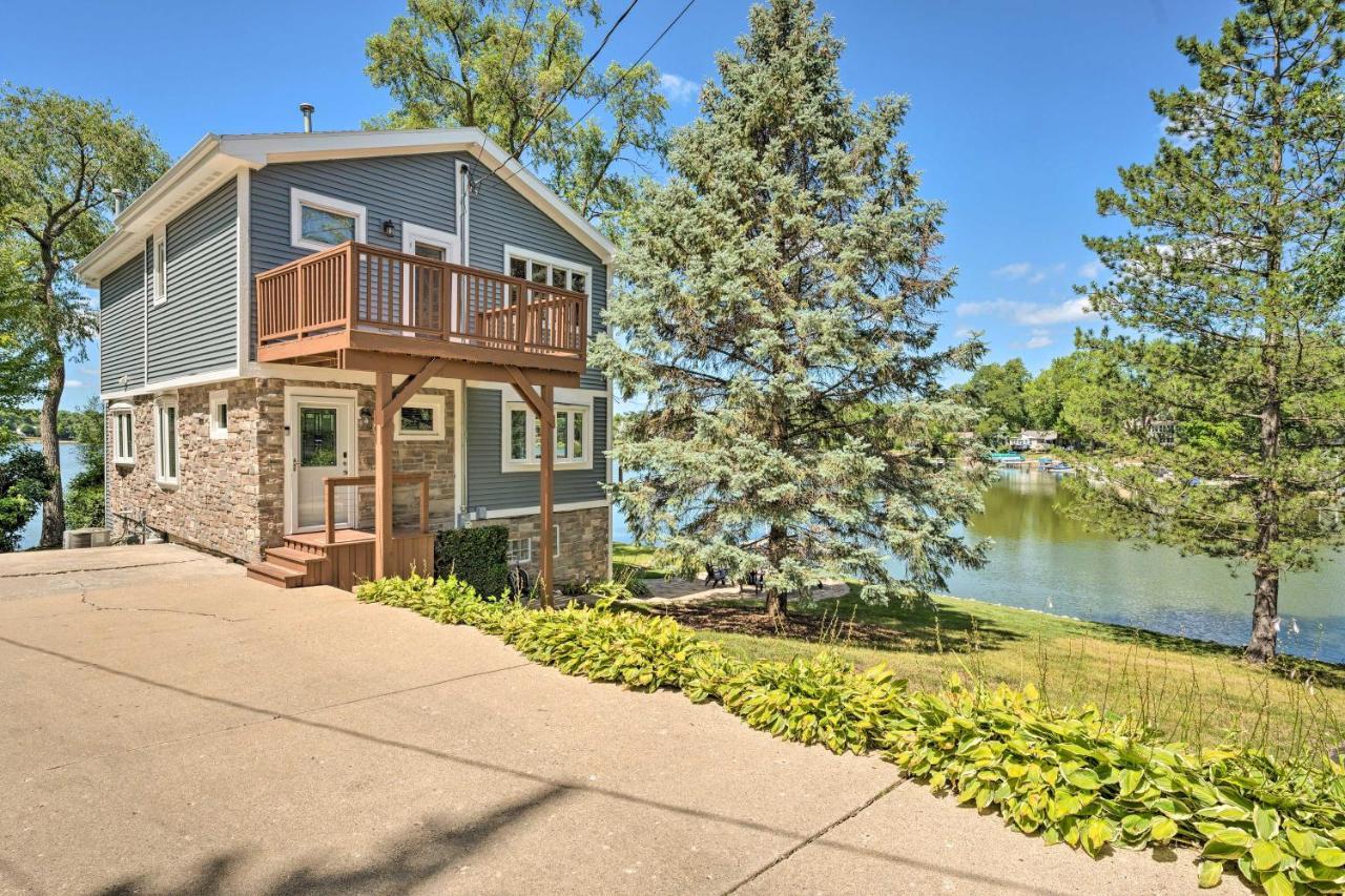 Lakefront Oasis With Boat Dock, Fire Pit, Grill Bristol ภายนอก รูปภาพ