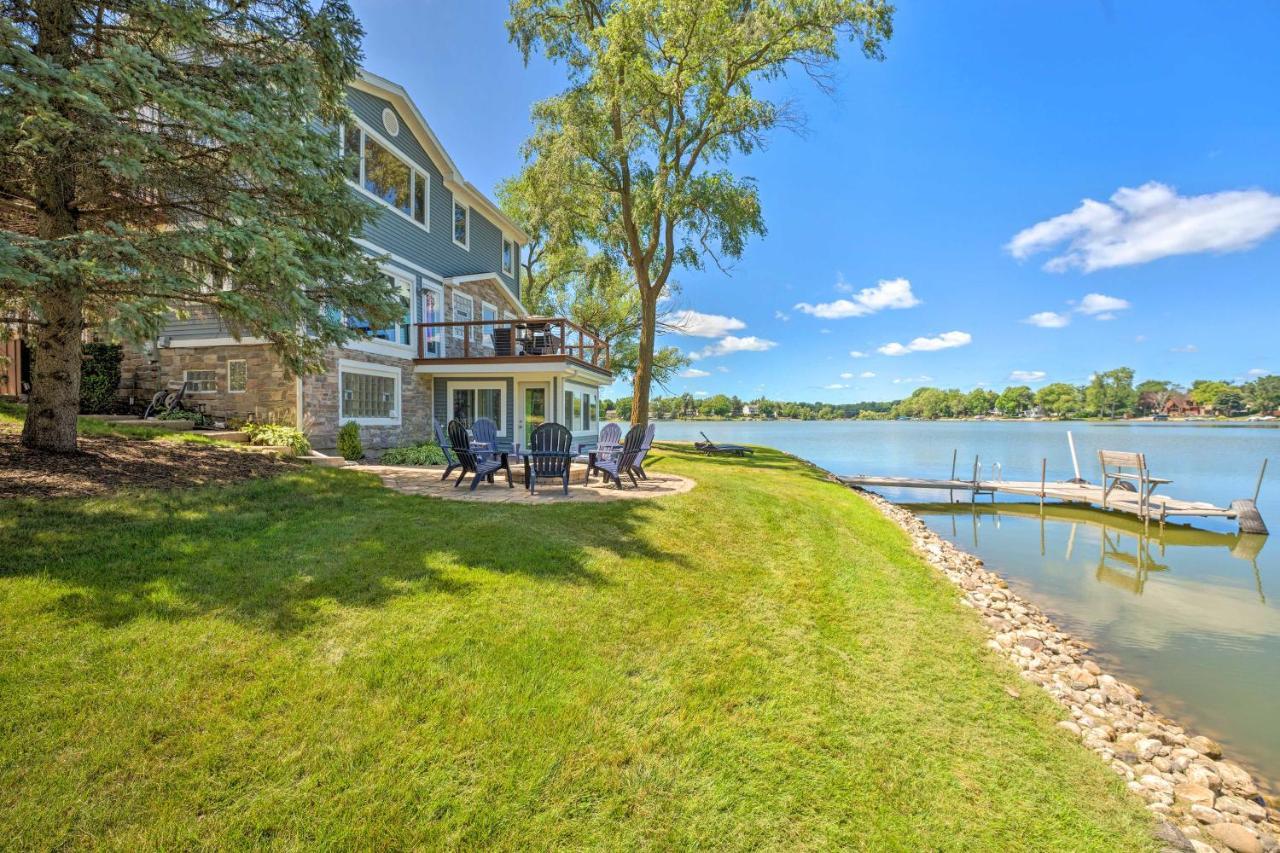 Lakefront Oasis With Boat Dock, Fire Pit, Grill Bristol ภายนอก รูปภาพ